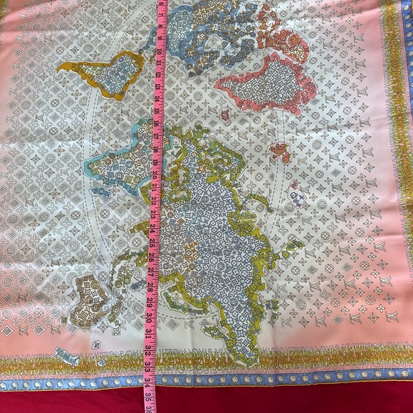 Louis Vuitton Multicolor Monogram World Map Print Silk Square Scarf new with box - Picture 4 of 10